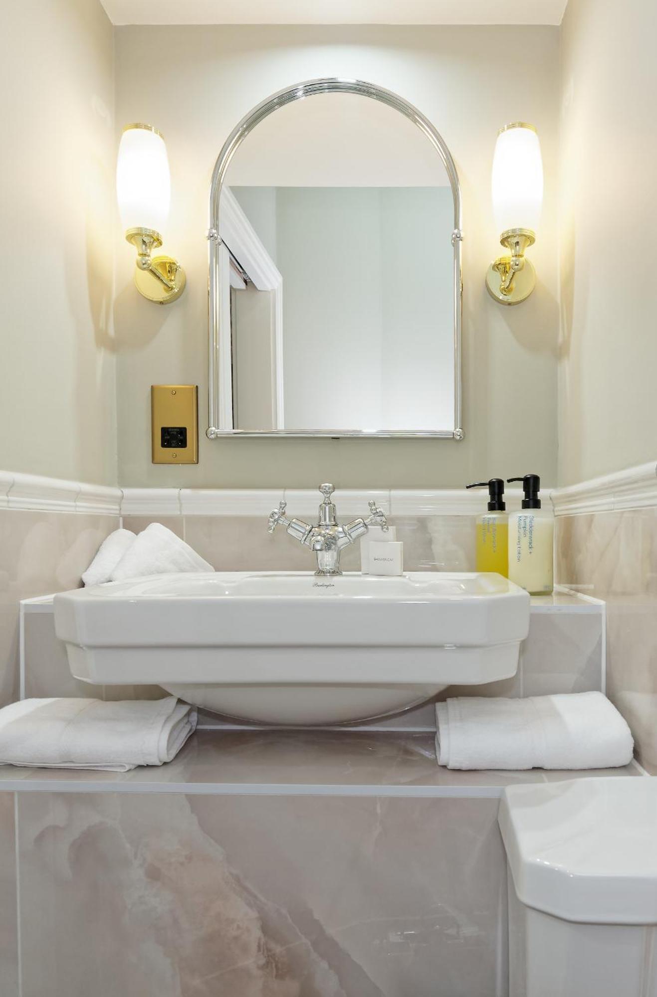 Old Town House By Ezestays, In The Heart Of The Old Town *