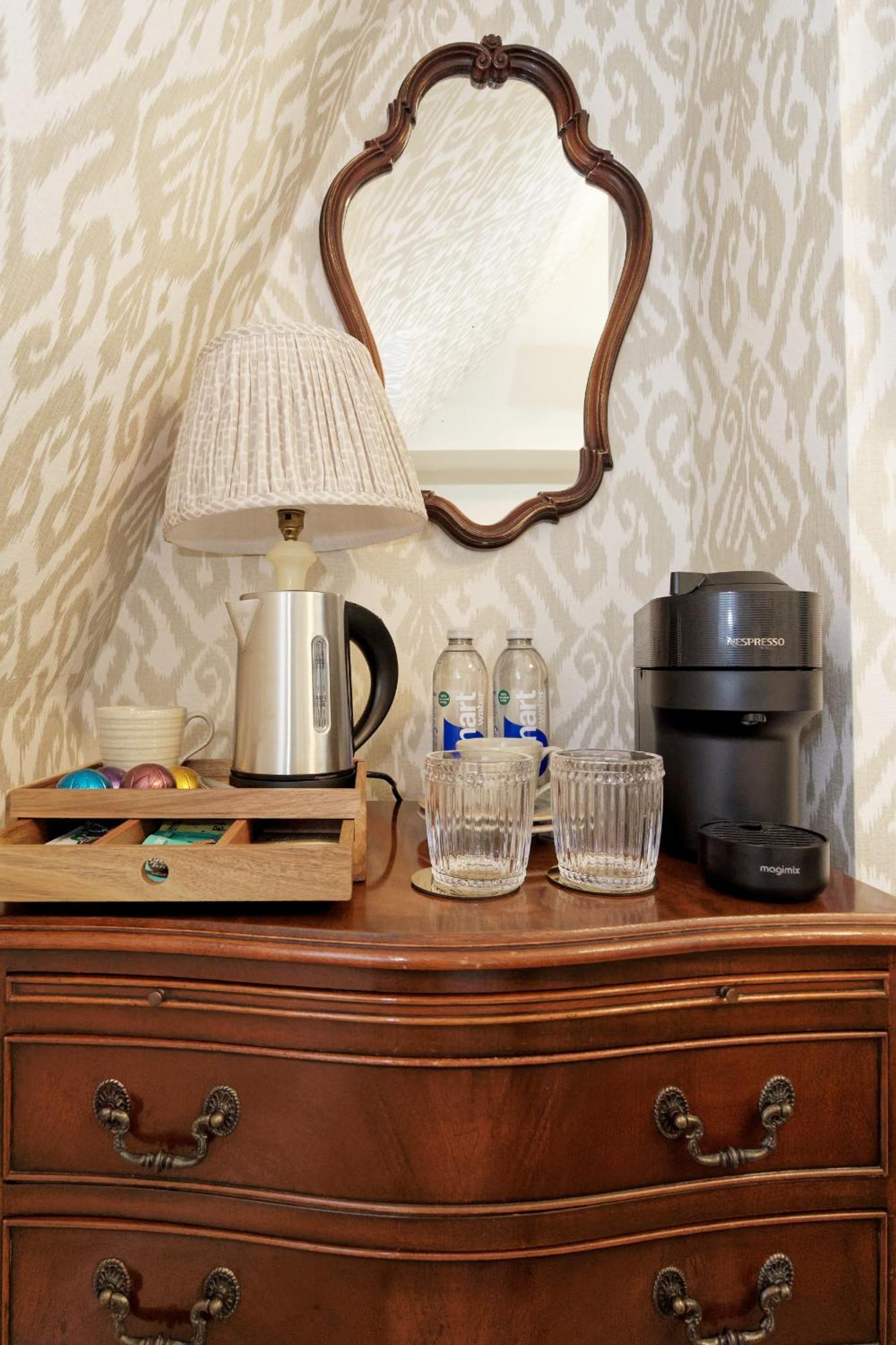 Old Town House By Ezestays, In The Heart Of The Old Town Hotel *