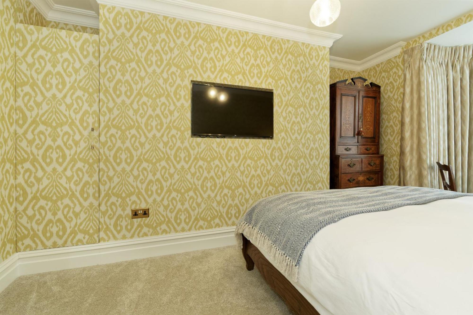 Old Town House By Ezestays, In The Heart Of The Old Town Hotel *