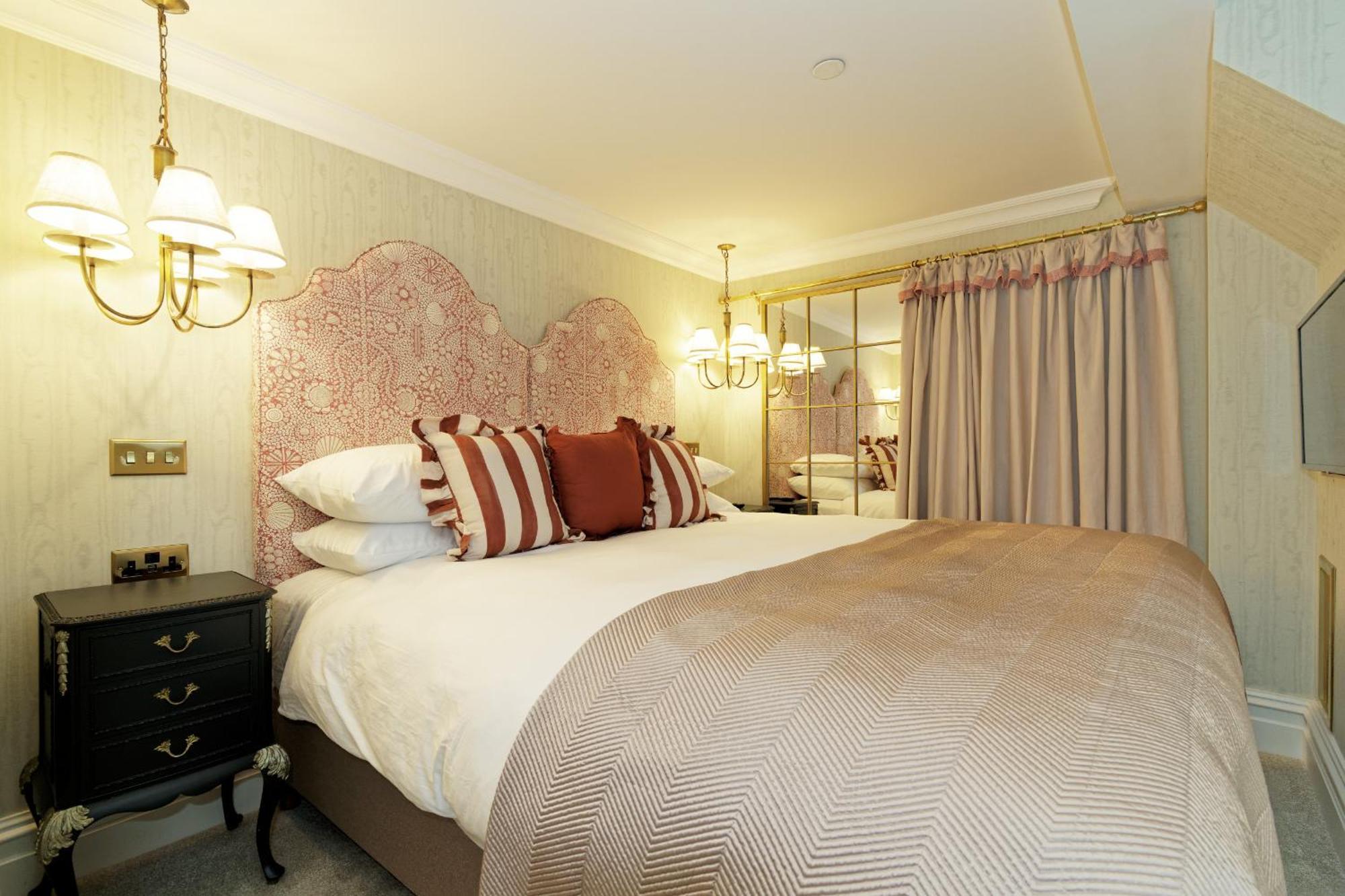 Old Town House By Ezestays, In The Heart Of The Old Town Hotel