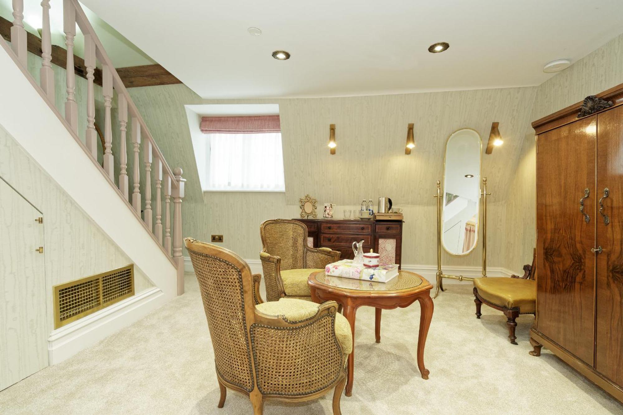 Old Town House By Ezestays, In The Heart Of The Old Town Hotel