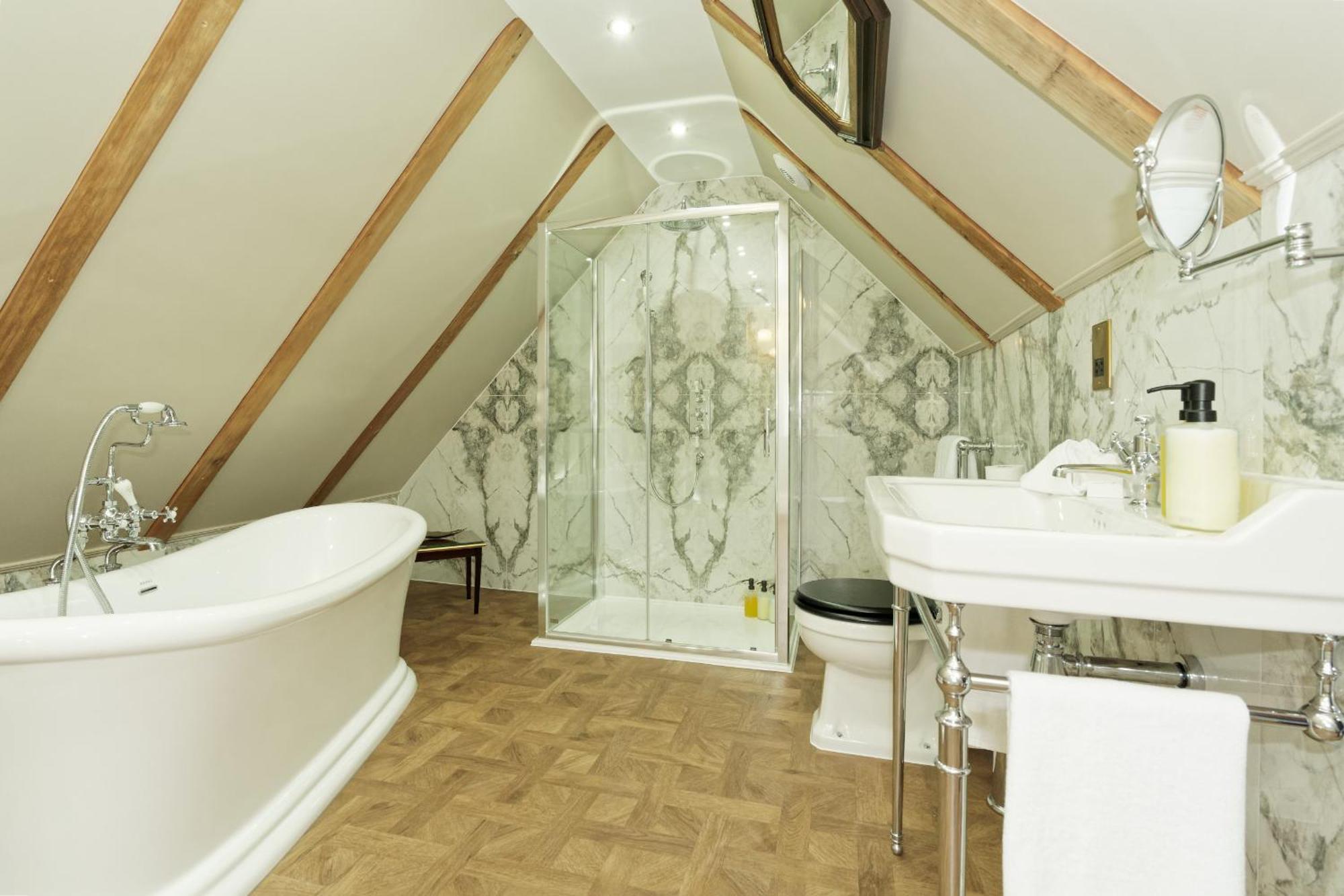 Old Town House By Ezestays, In The Heart Of The Old Town Hotel