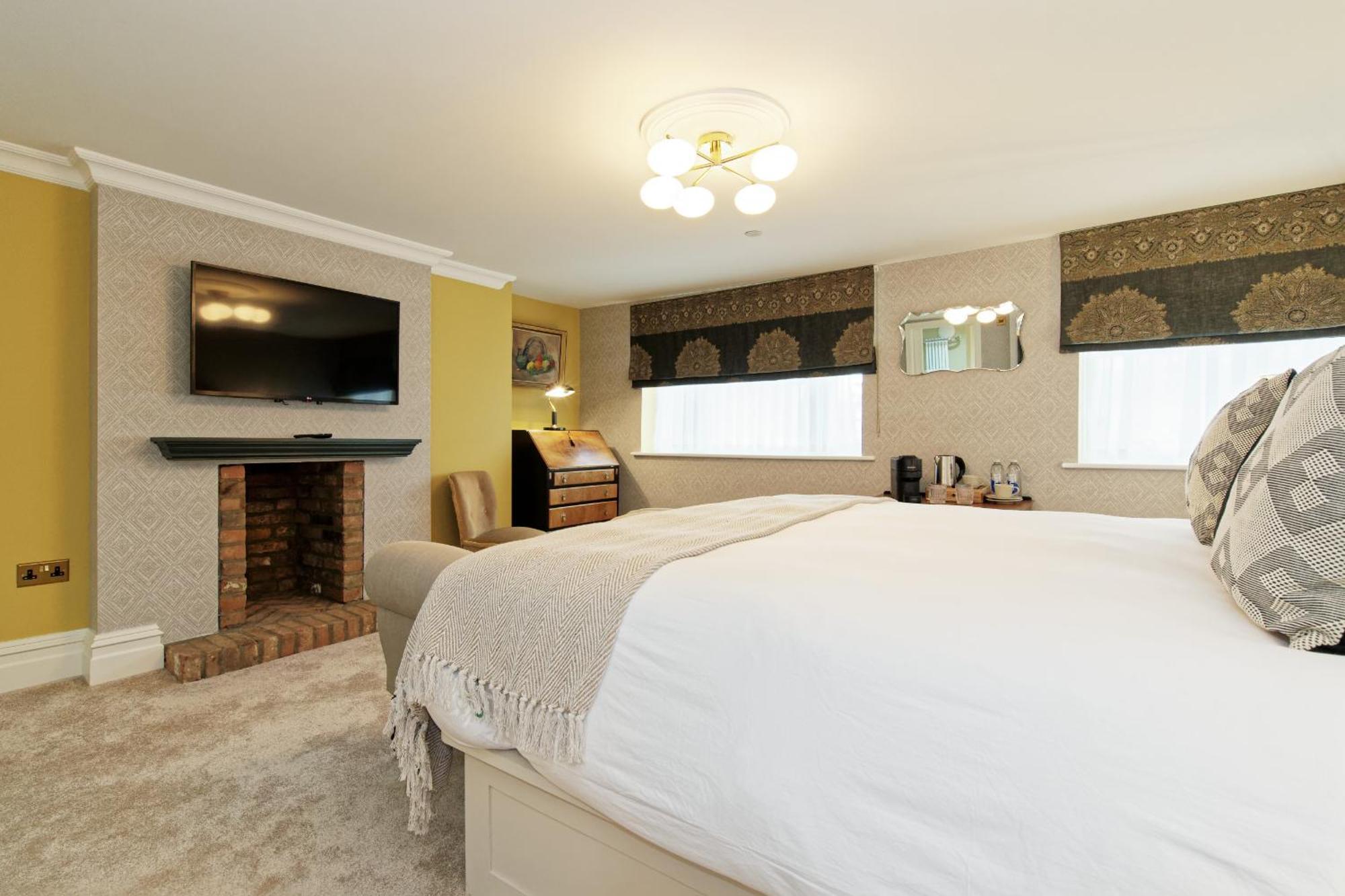 Old Town House By Ezestays, In The Heart Of The Old Town Hotel *