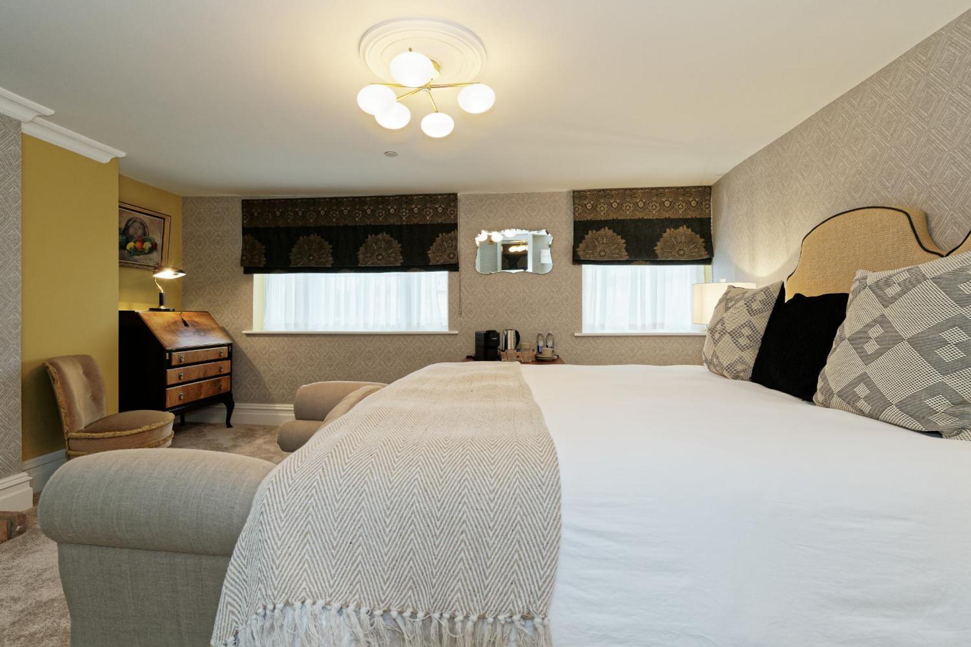 Old Town House By Ezestays, In The Heart Of The Old Town Hotel *