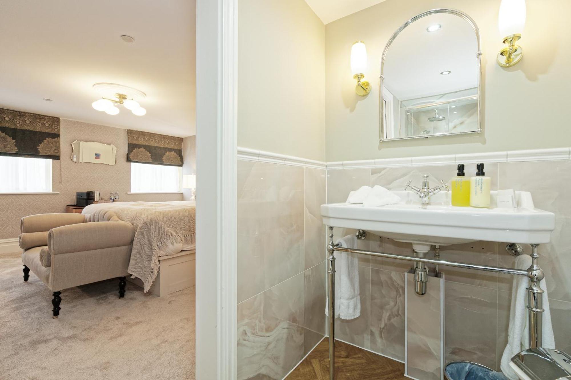 Hotel Old Town House By Ezestays, In The Heart Of The Old Town