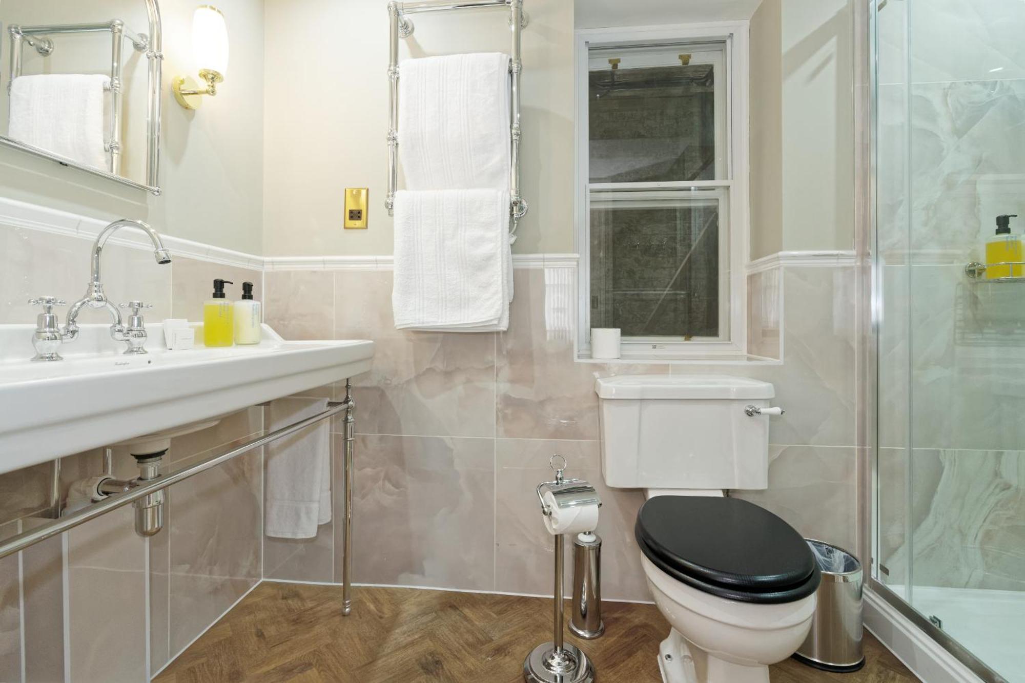 Old Town House By Ezestays, In The Heart Of The Old Town Hotel