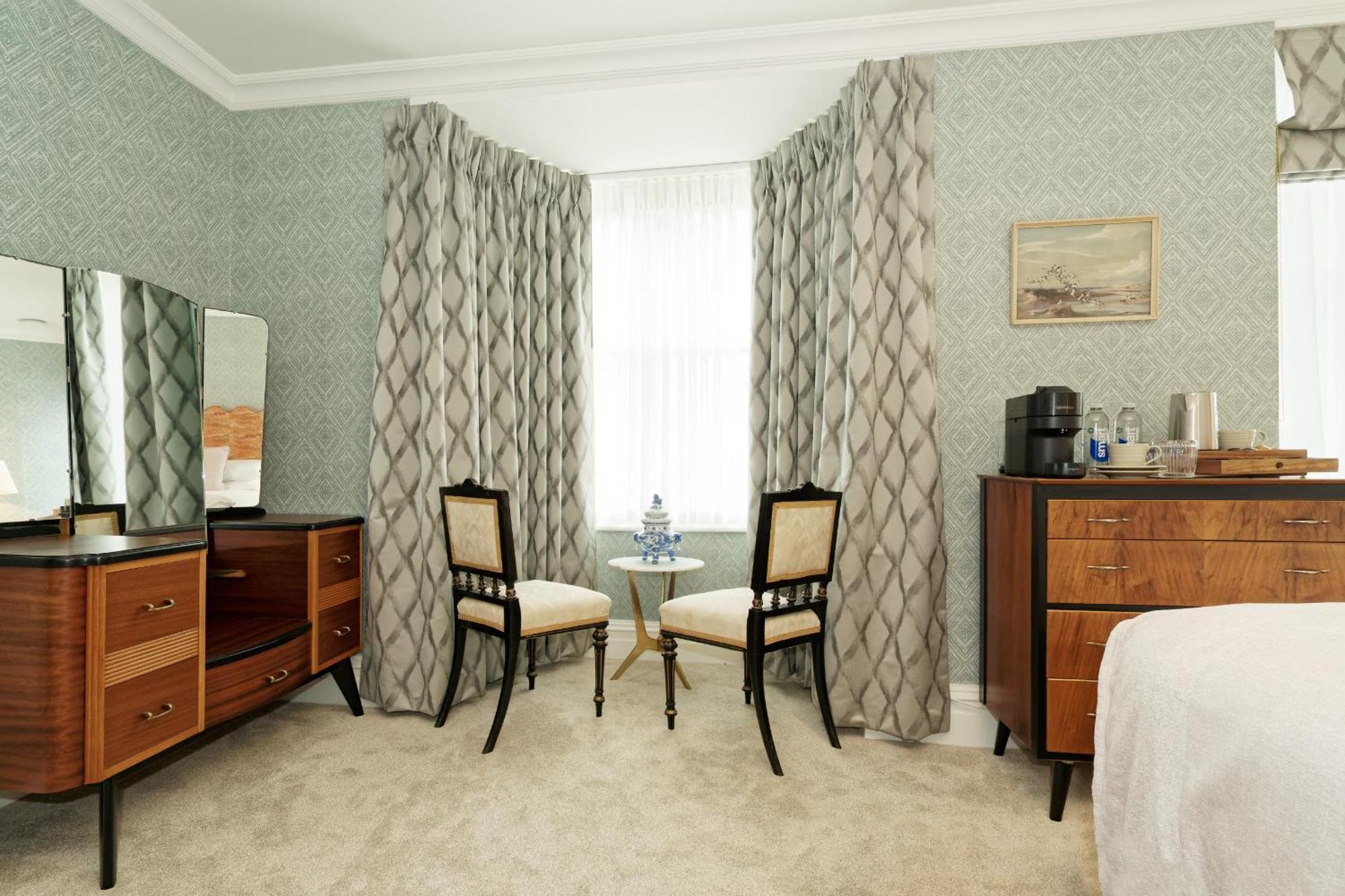 Old Town House By Ezestays, In The Heart Of The Old Town Hotel