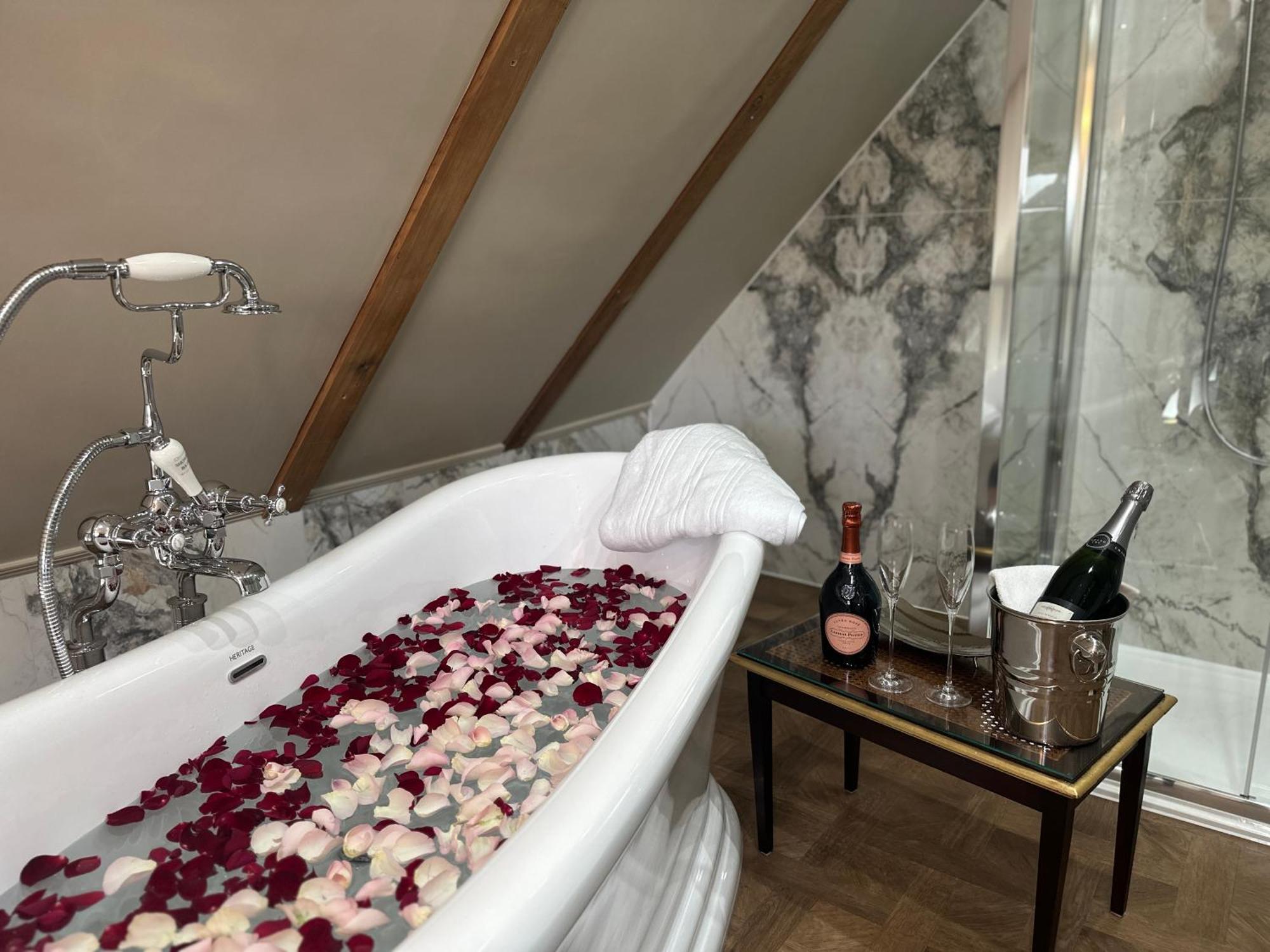 Old Town House By Ezestays, In The Heart Of The Old Town Hotel *